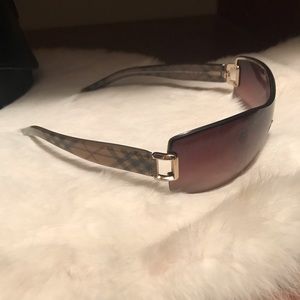 Beautiful BURBERRY Sunglasses